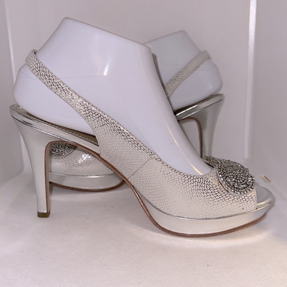 Antonio Melani Sierra Metallic Silver Slingback Peep Toe Heel Size 8M - EUC - Picture 3 of 14